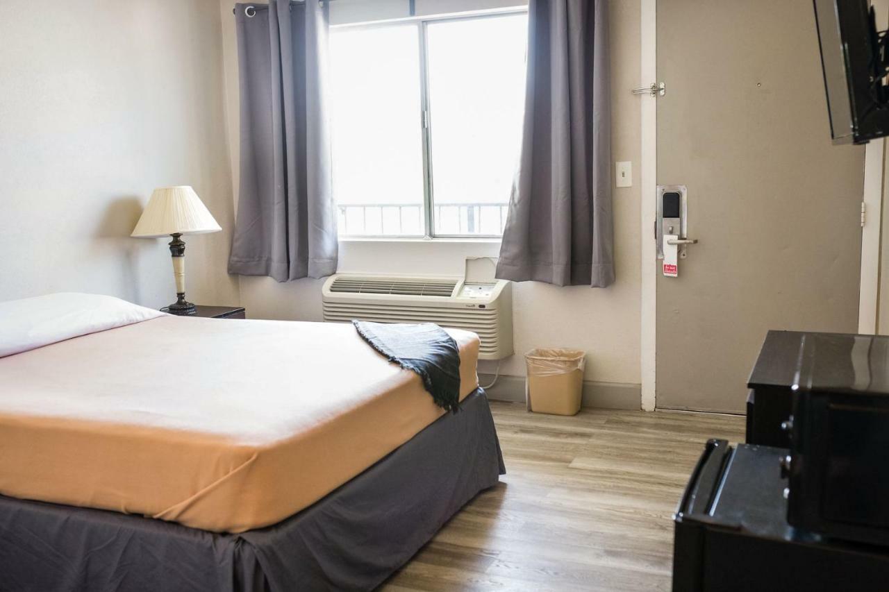 Merit Inn And Suites Бомонт Екстериор снимка