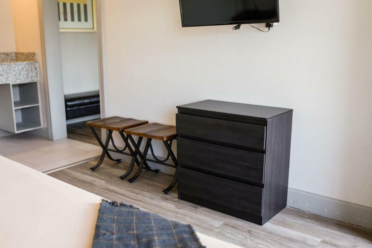 Merit Inn And Suites Бомонт Екстериор снимка