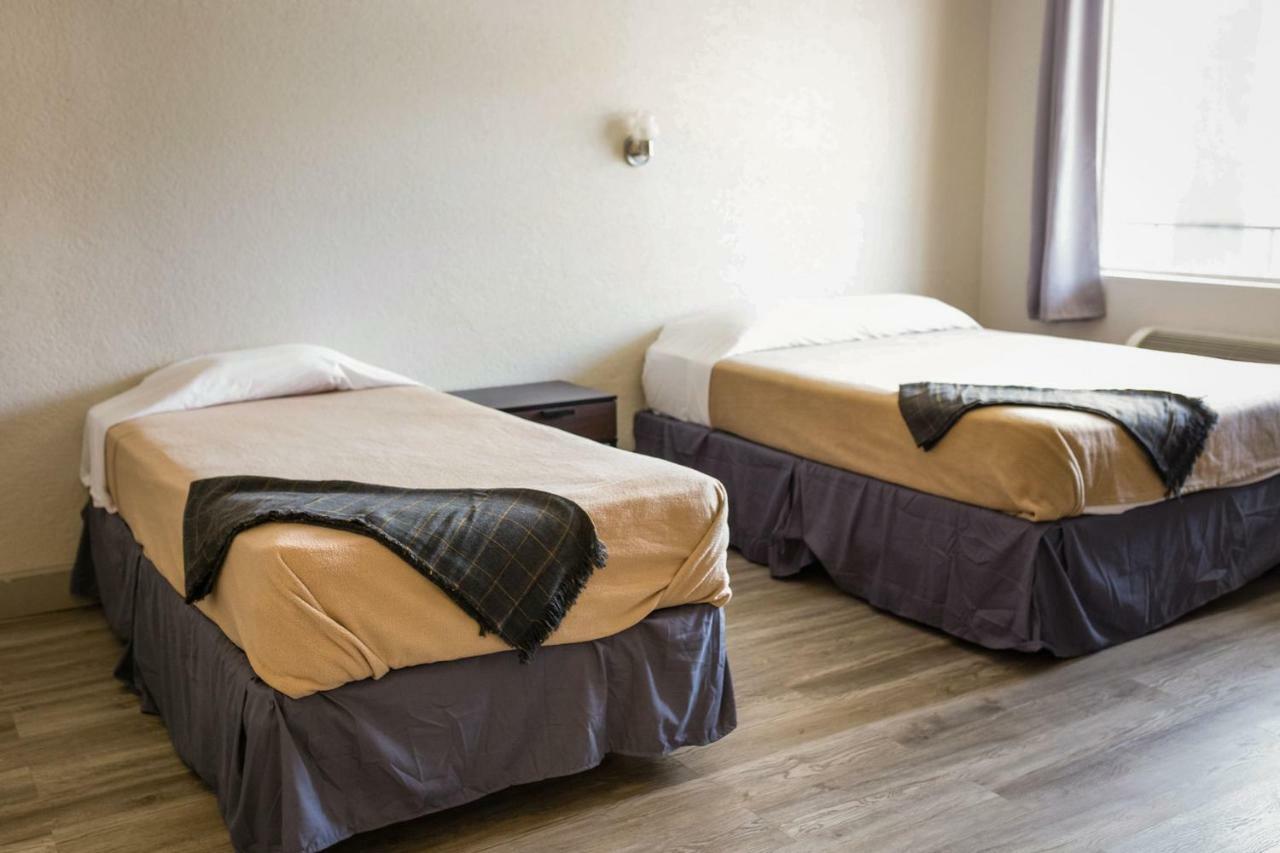 Merit Inn And Suites Бомонт Екстериор снимка