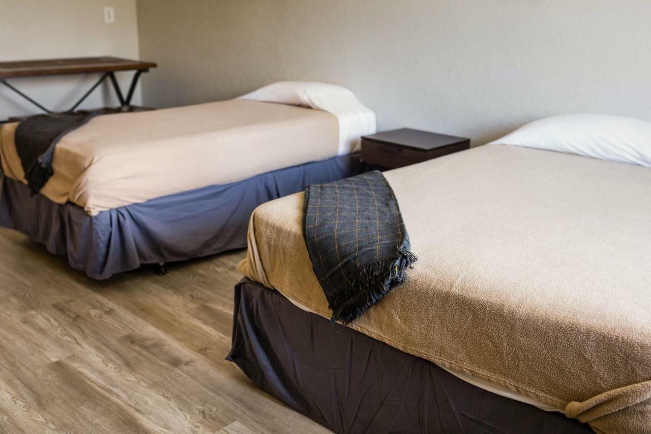 Merit Inn And Suites Бомонт Екстериор снимка