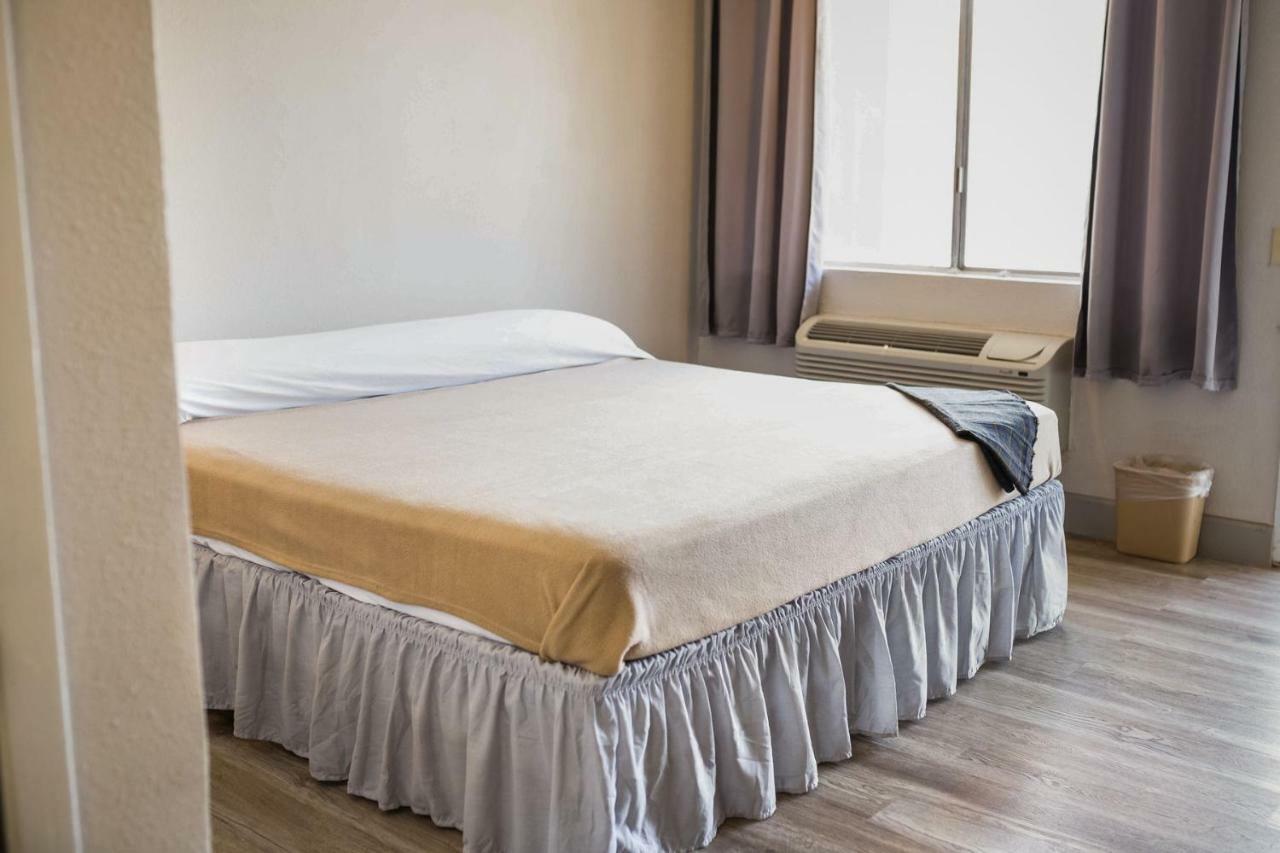 Merit Inn And Suites Бомонт Екстериор снимка