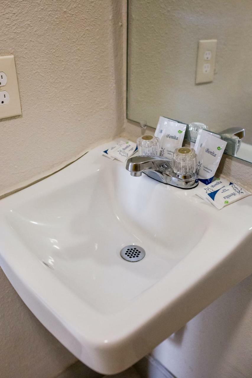 Merit Inn And Suites Бомонт Екстериор снимка