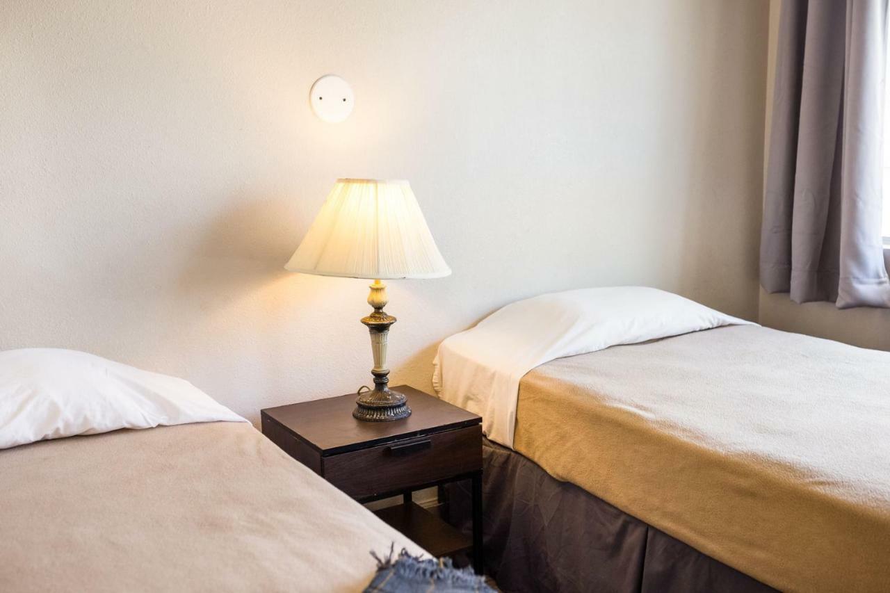 Merit Inn And Suites Бомонт Екстериор снимка